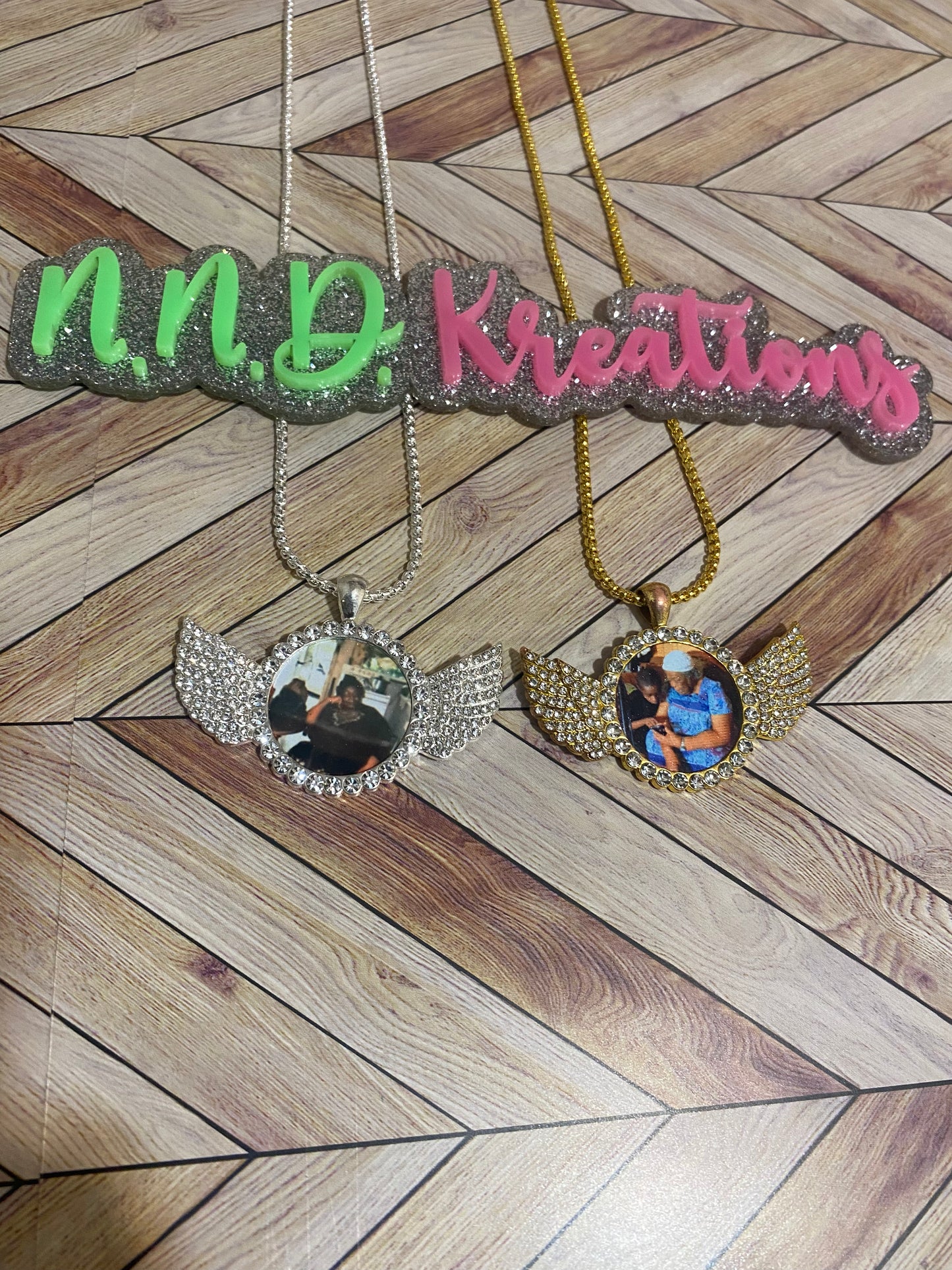 Rhinestone wing shaped bezel pendant necklace